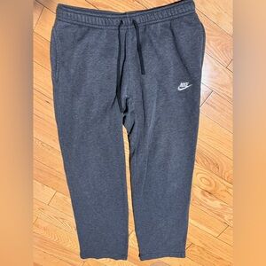 Nike Men’s Club Swoosh Sweatpants . Size Large